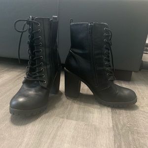 Black thick heel combat boots, zipper sz 8.5